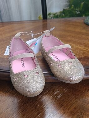 New with tags! Carter's Ellaria Girls 5 Glitter Gold Ballet Flats Dress Shoes